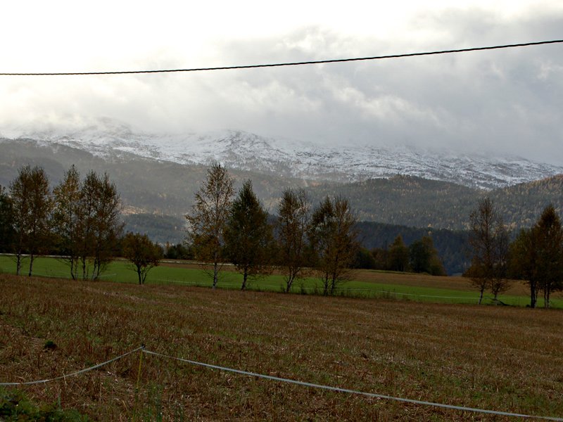 Snøen var langt ned i fjellsida  