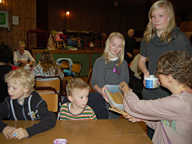 Solveig og Linda solgte årer til Line, og de to sønnene Halvor og Trygve fikk egne årer for å følge med på tallene.  