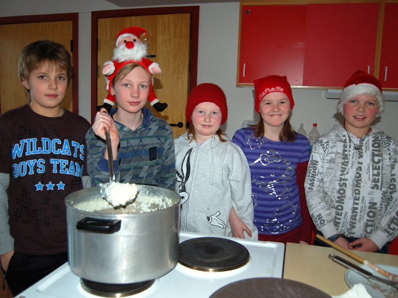 Kokkene Erik, Joakim, Lena, Ylva og Sondre 
