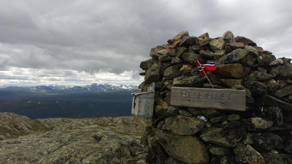 Resfjellet gammelt skilt.