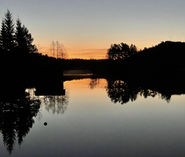 thumbnail image0.jpg Bente Resell blikkstille vann Frilsjoen